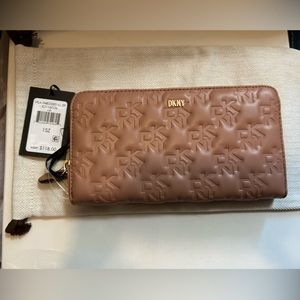 DKNY NWT Vela Embossed Large zip wallet